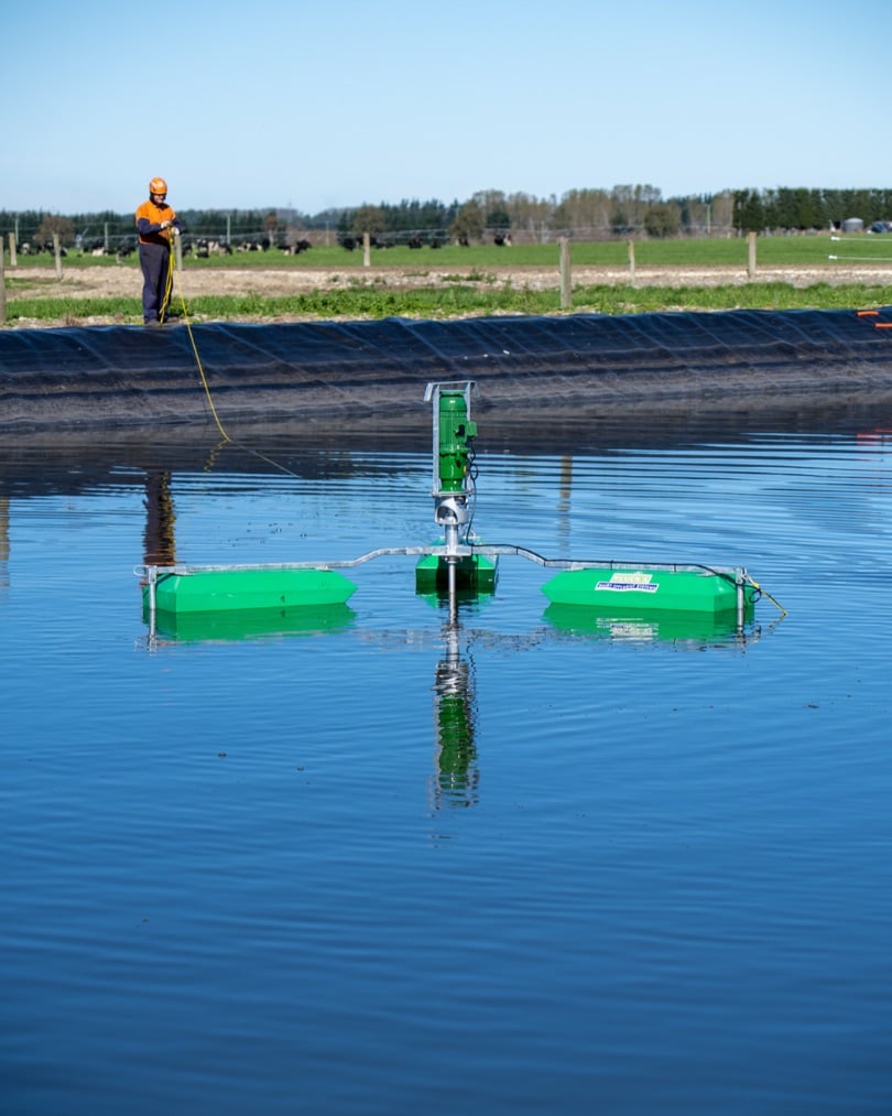 Plucks floating effluent pond stirrer running in a lined dairy effluent pond on a Canterbury farm