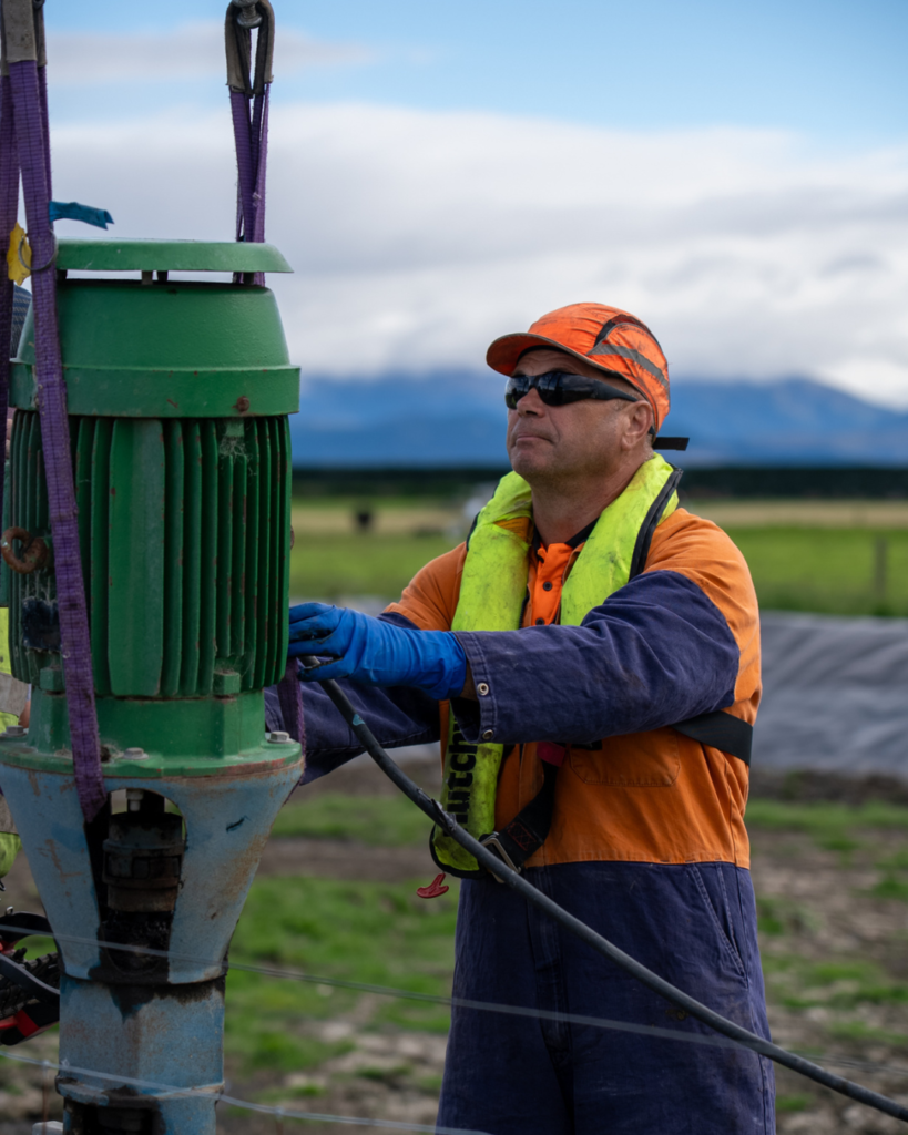 ndJzxex8vjn3FZef4_b4D2BbyiSQ-15 Plucks Engineering technician installing an effluent pond stirrer on a Canterbury dairy farm
